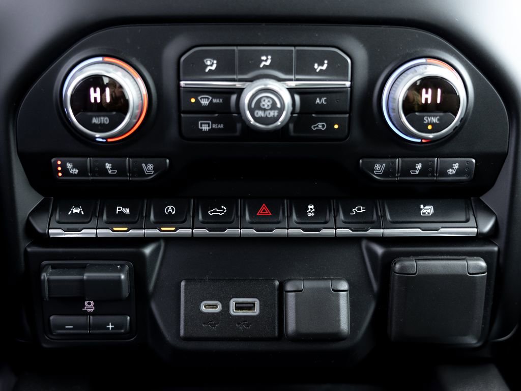 Used 2020 Chevrolet Silverado 1500 High Country w/ Technology Package AWD/4WD image 22