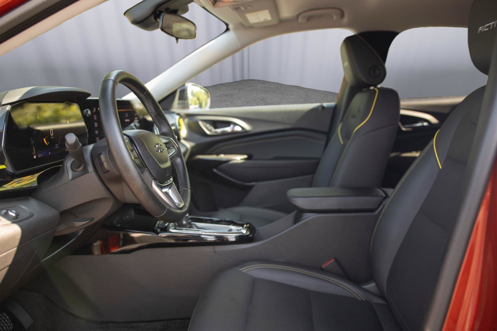 Used 2024 Chevrolet Trax ACTIV w/ Driver Confidence Package FWD image 2