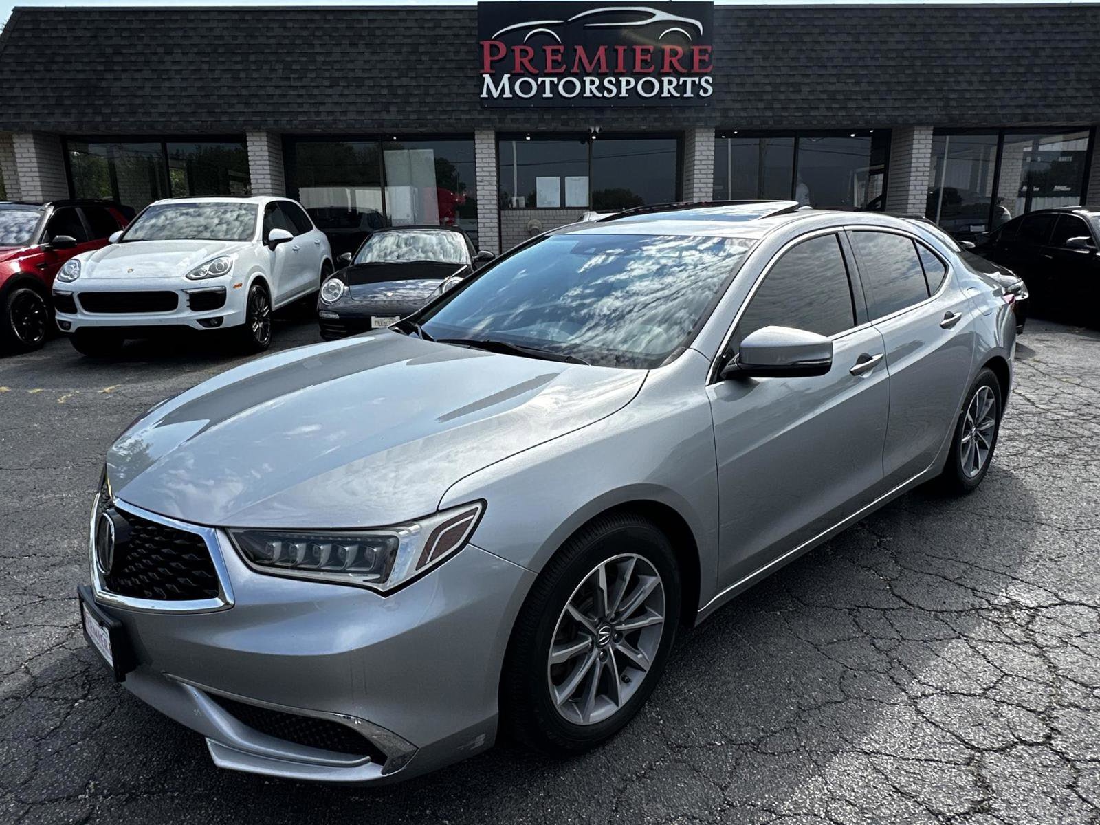 Used 2018 Acura TLX image 2