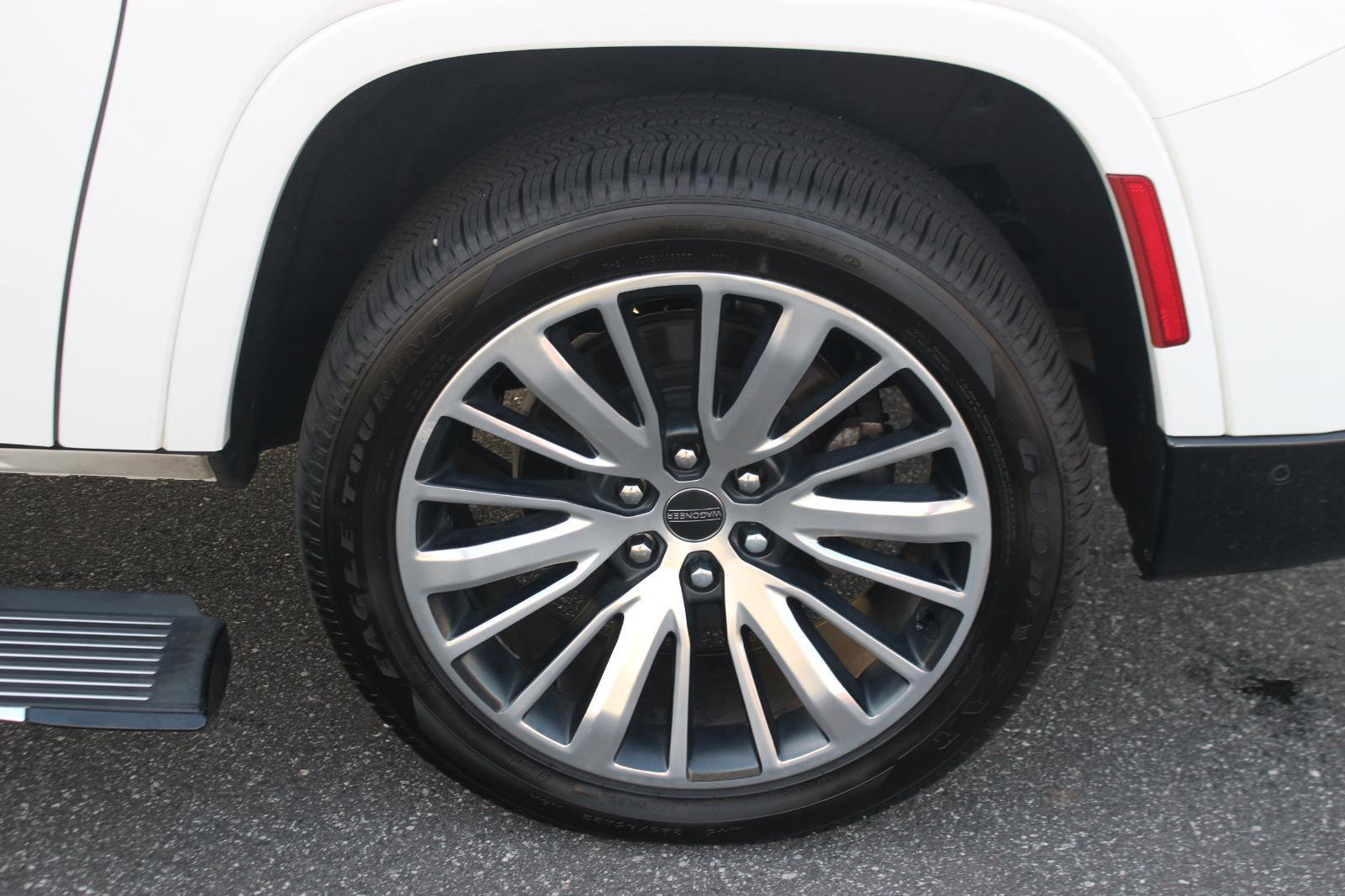 Used 2024 Jeep Grand Wagoneer L Series III image 46