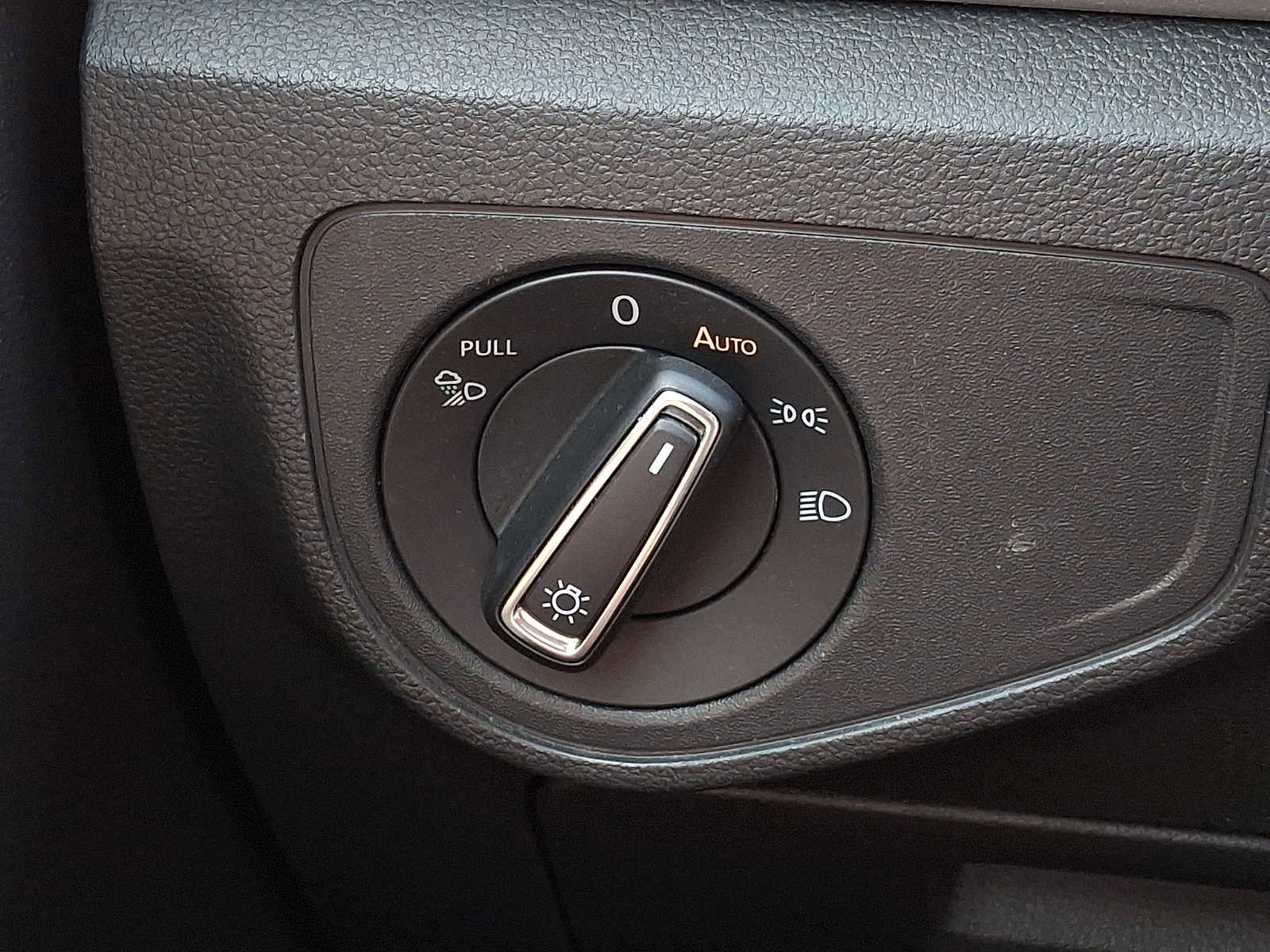 Used 2022 Volkswagen Atlas Cross Sport SE w/ Panoramic Sunroof Package image 23