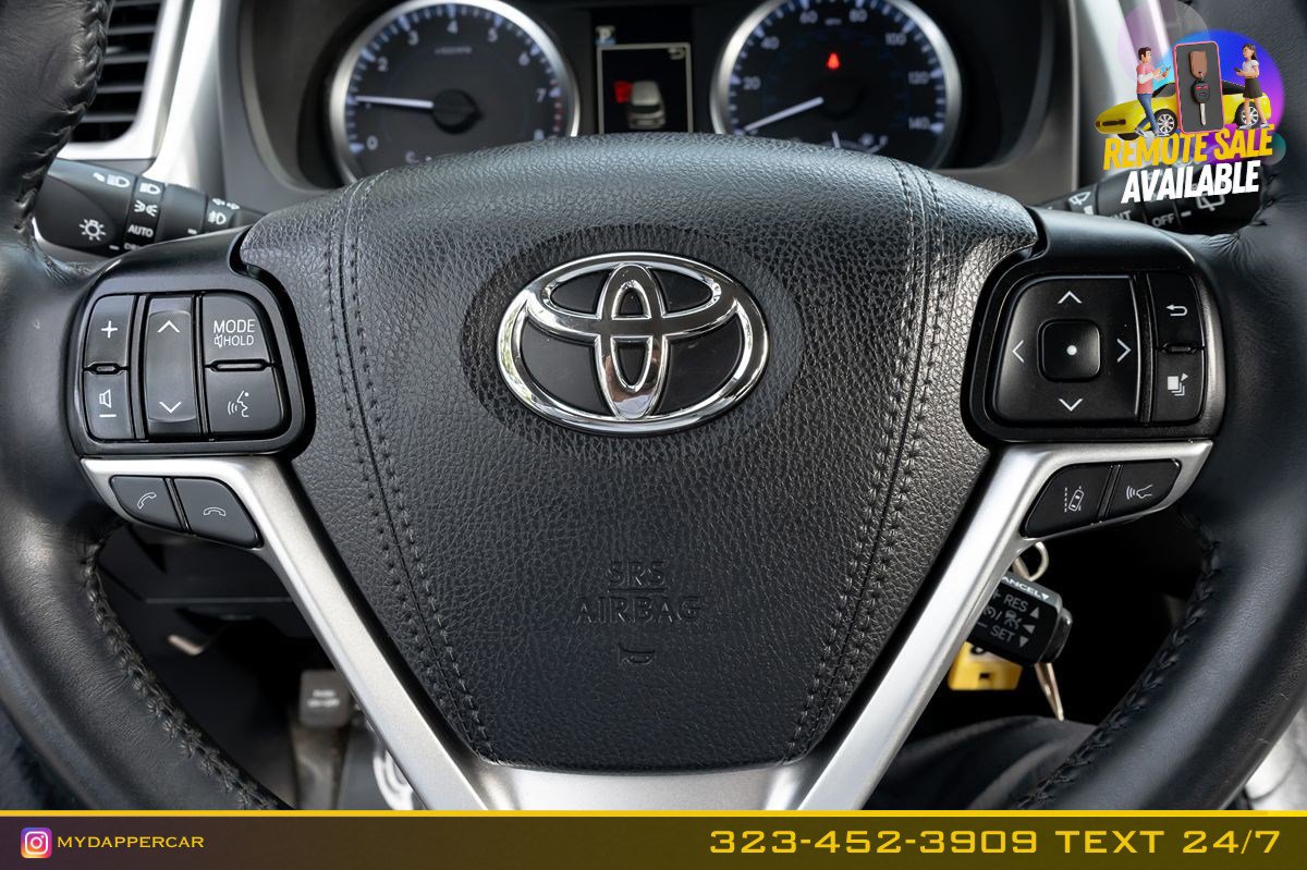 Used 2019 Toyota Highlander Plus w/ Carpet Mat Package (TMS) FWD image 24