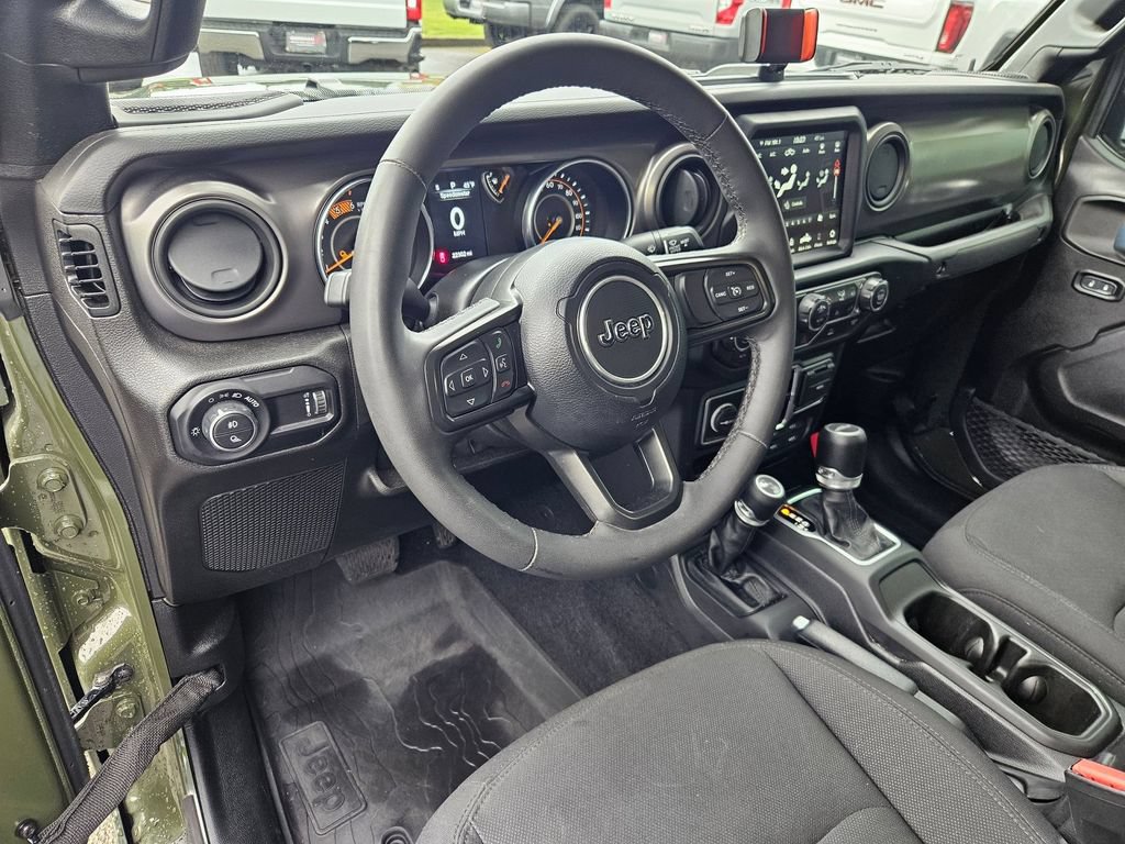 Used 2023 Jeep Gladiator Sport AWD/4WD image 13
