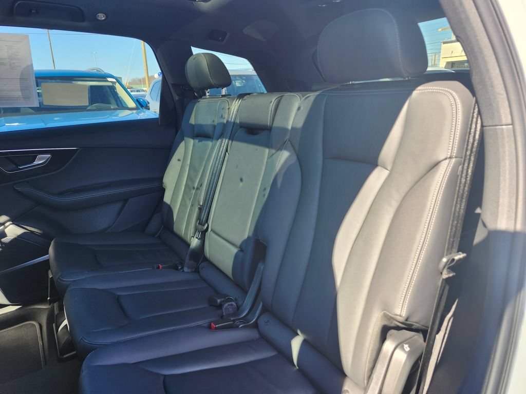 Certified 2025 Audi Q7 2.0T Premium AWD/4WD image 12