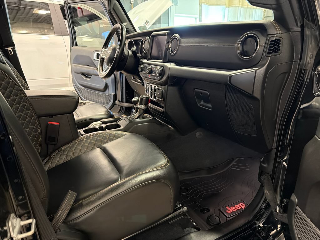 Used 2022 Jeep Wrangler Unlimited Sahara AWD/4WD image 19