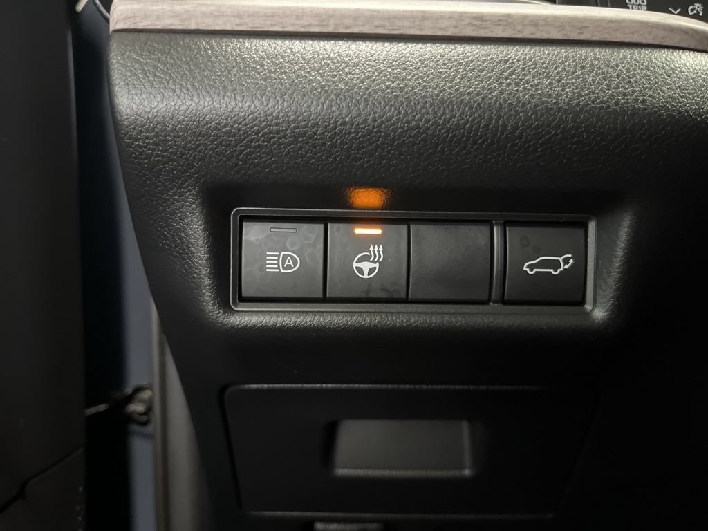 Used 2024 Toyota Grand Highlander AWD image 13