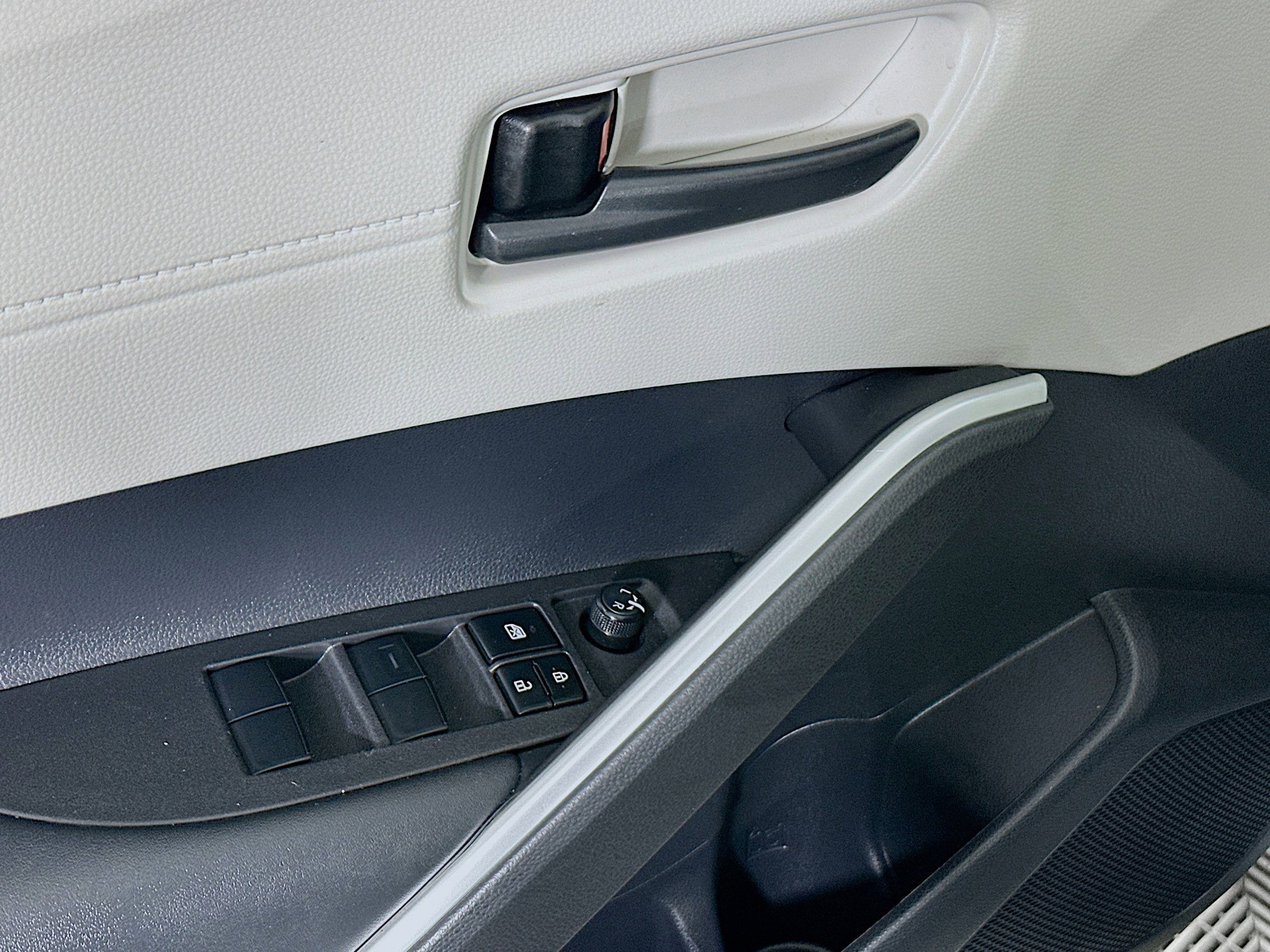 Used 2024 Toyota Corolla Cross L image 14