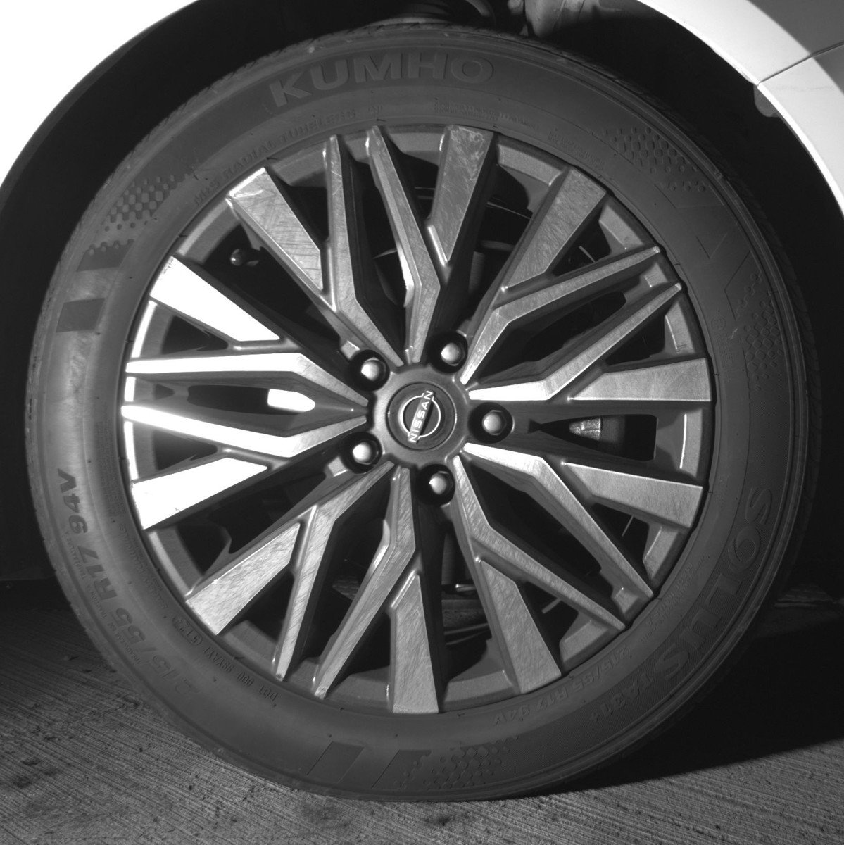 Used 2025 Nissan Altima 2.5 SV FWD image 13