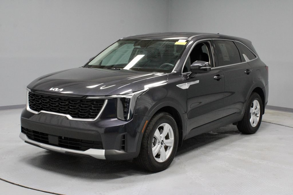 Used 2025 Kia Sorento LX FWD image 6