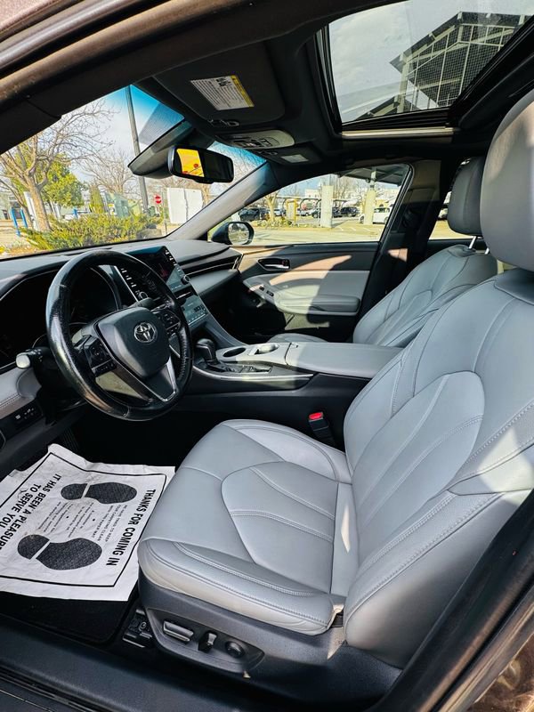 Used 2019 Toyota Avalon XLE w/ Moonroof Package image 9