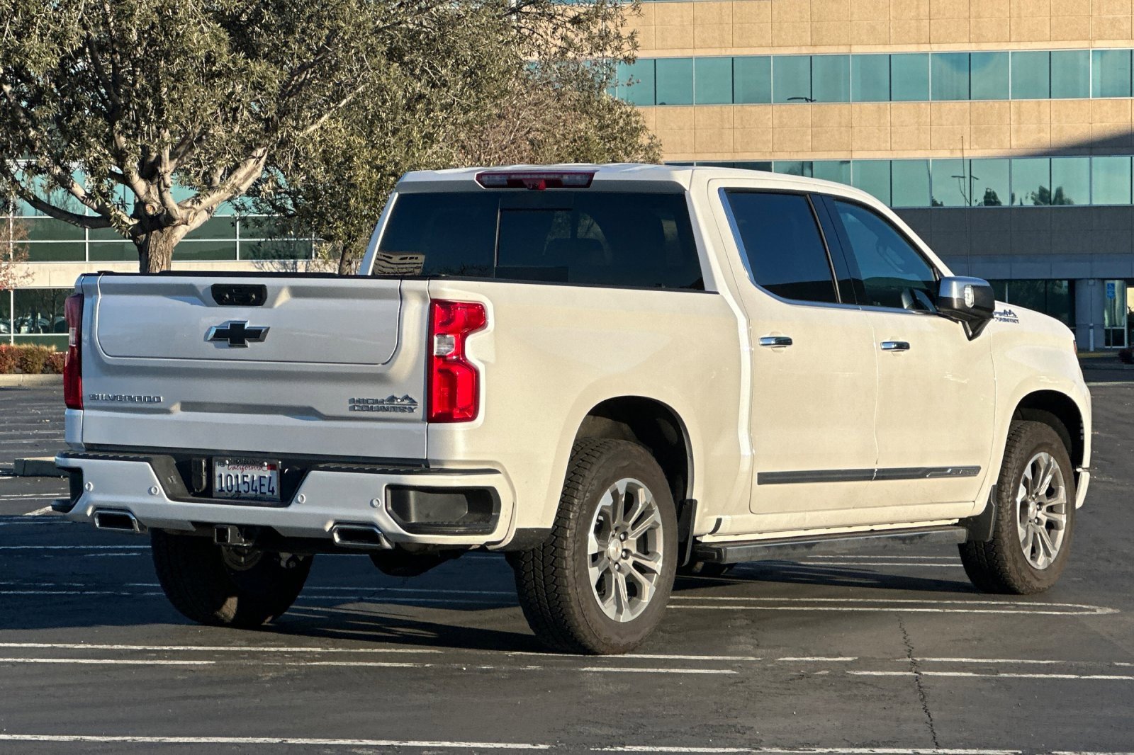 Used 2025 Chevrolet Silverado 1500 High Country w/ Technology Package image 4