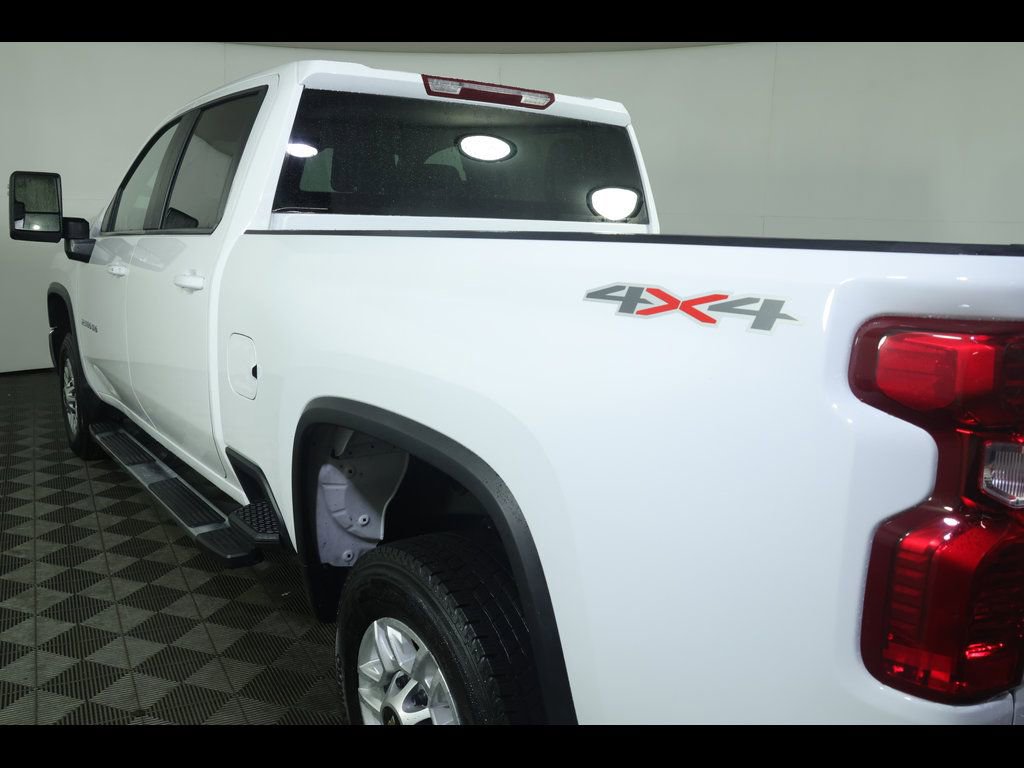 Used 2024 Chevrolet Silverado 2500 LT AWD/4WD image 15