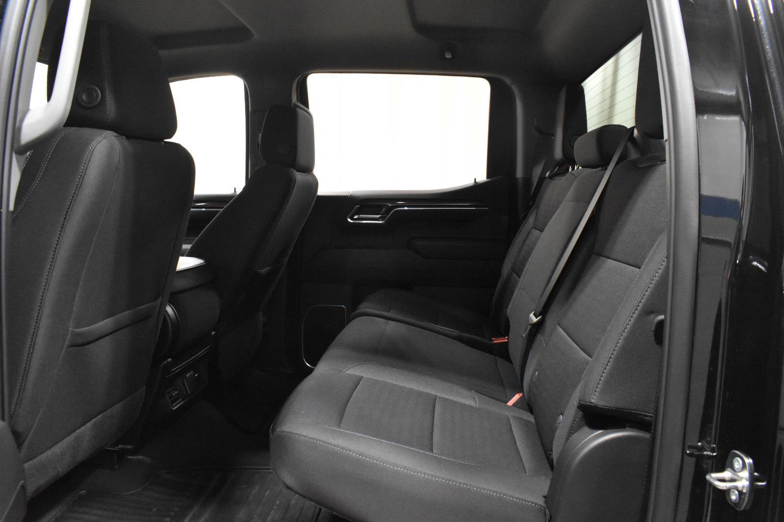 Used 2024 Chevrolet Silverado 1500 LT AWD/4WD image 9