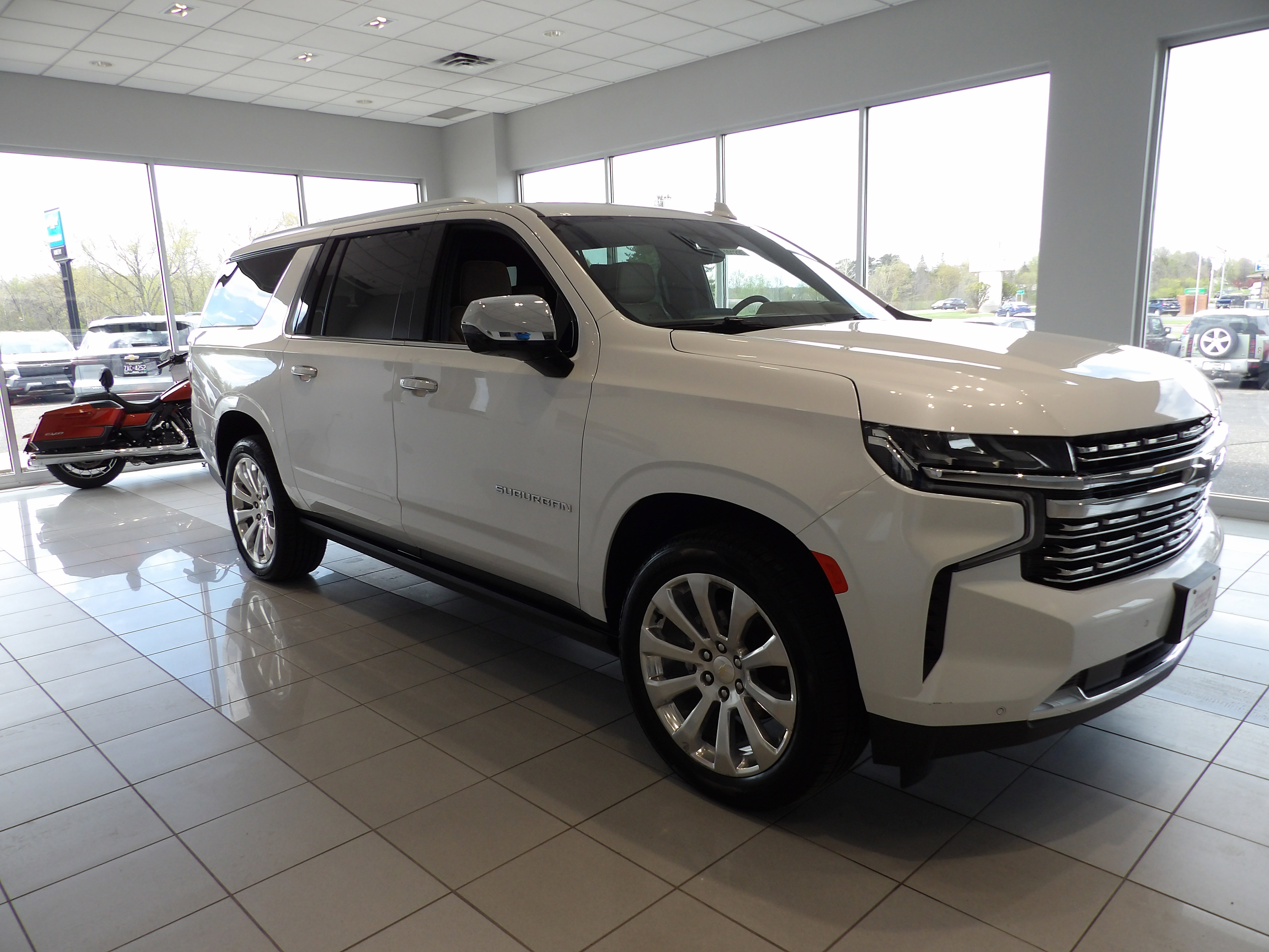 Used 2023 Chevrolet Suburban Premier AWD/4WD image 3