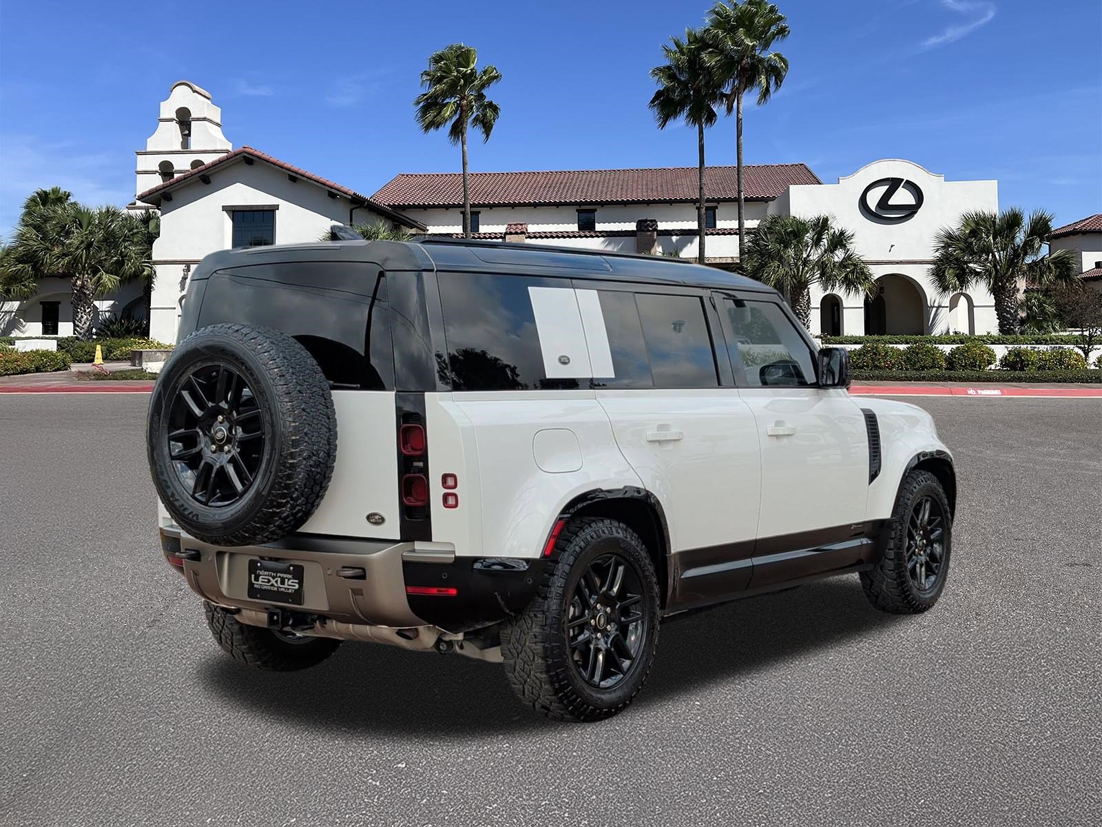 Used 2021 Land Rover Defender 110 X-Dynamic HSE image 2