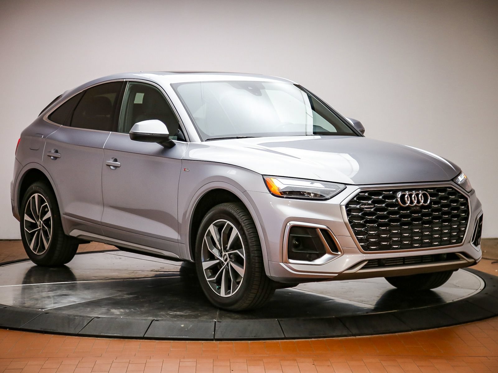 Used 2022 Audi Q5 2.0T Premium Plus w/ Premium Plus Package AWD/4WD image 6