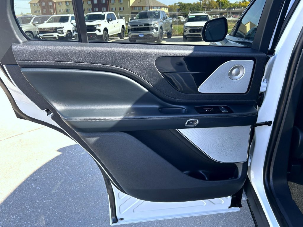 Used 2025 Lincoln Aviator Reserve w/ Equipment Group 201A AWD/4WD image 24