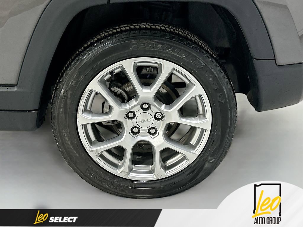 Used 2023 Jeep Compass Latitude image 30