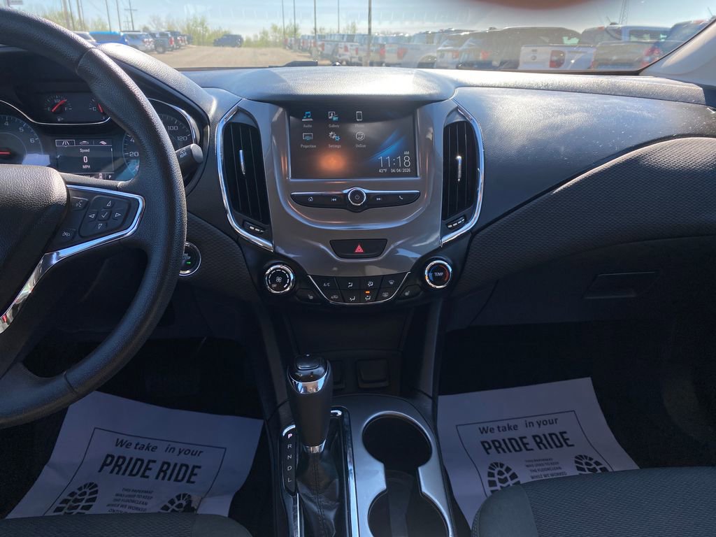 Used 2017 Chevrolet Cruze LT w/ Convenience Package image 18