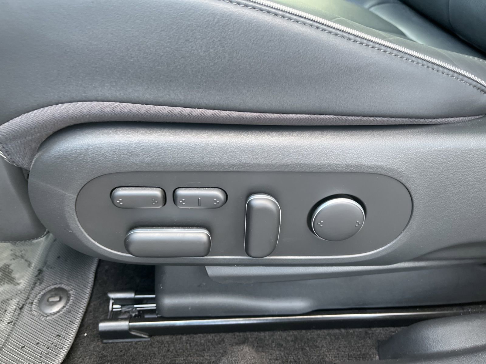 Used 2024 Hyundai Ioniq 5 Limited AWD/4WD image 23