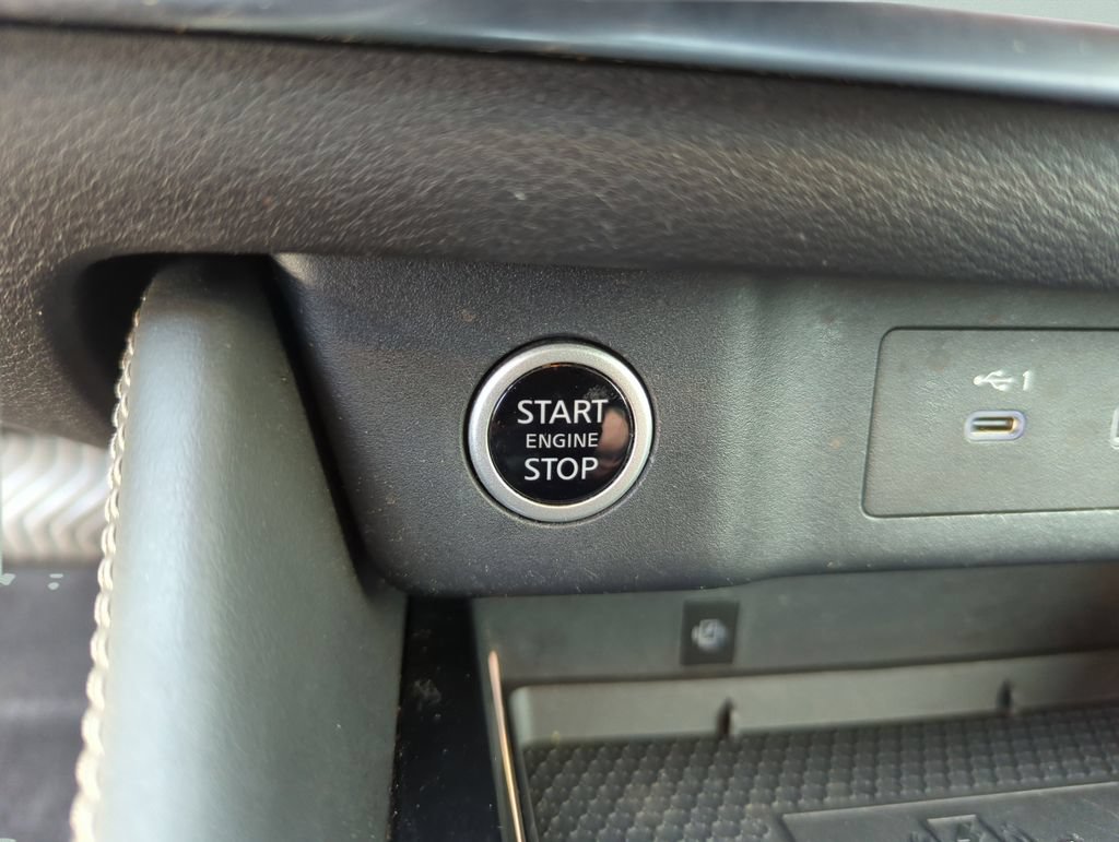 Certified 2021 Nissan Rogue Platinum FWD image 44