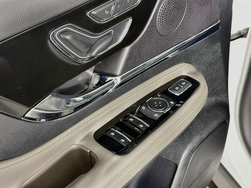 Certified 2025 Lincoln Corsair FWD image 18