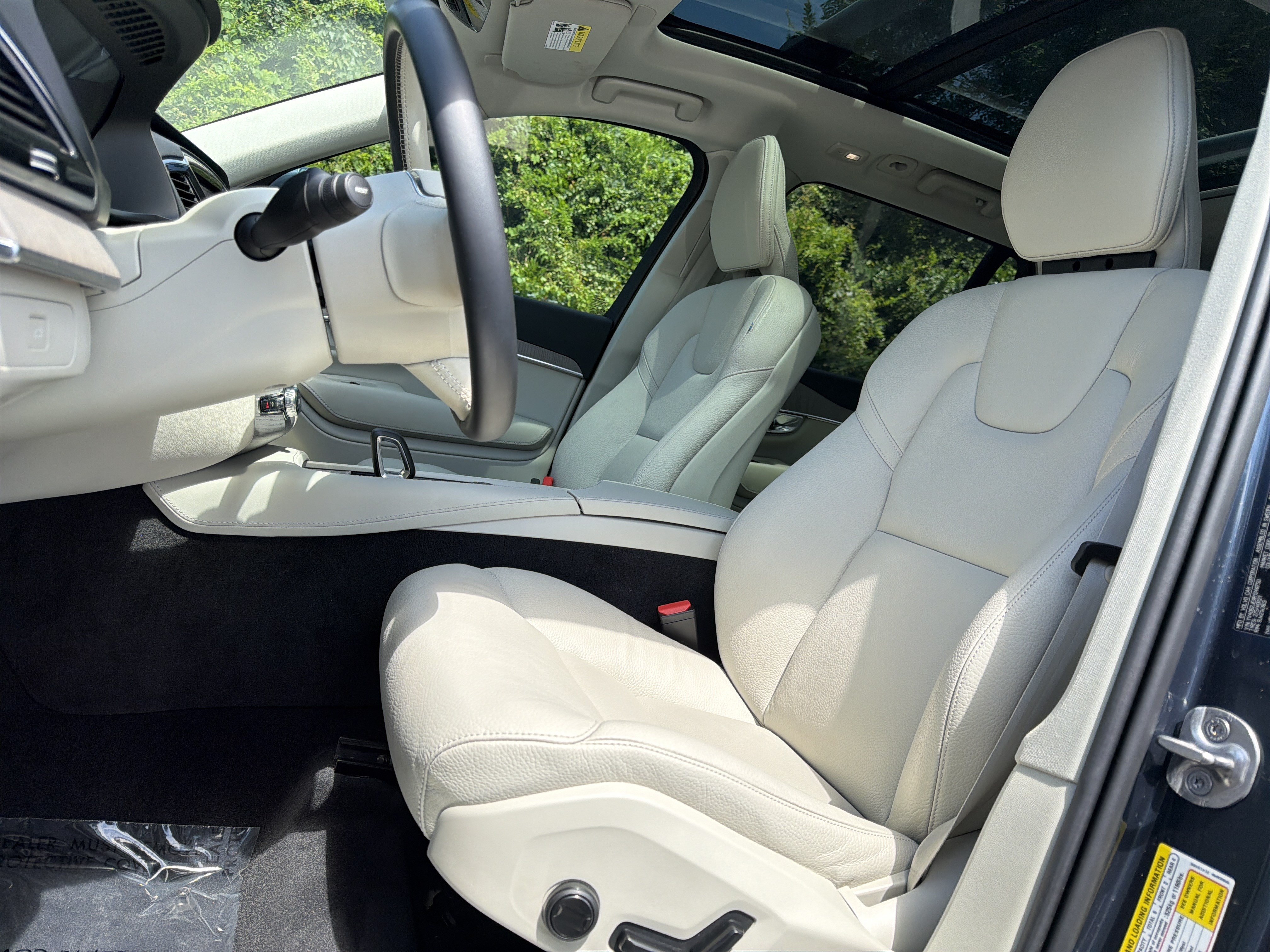 Certified 2024 Volvo XC90 B6 Plus w/ Protection Package AWD/4WD image 16