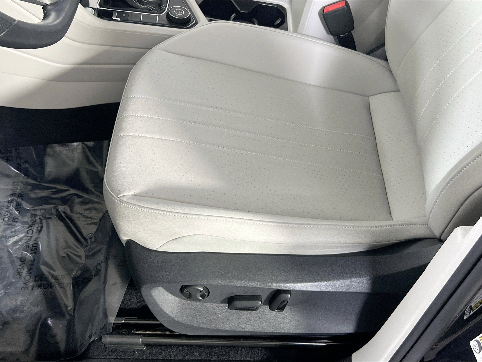 Used 2022 Volkswagen Tiguan SE R-Line image 18