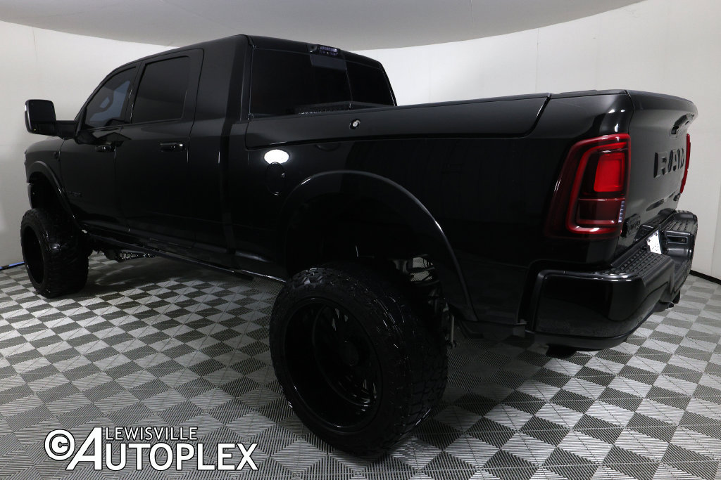 Used 2025 RAM 2500 Limited AWD/4WD image 9