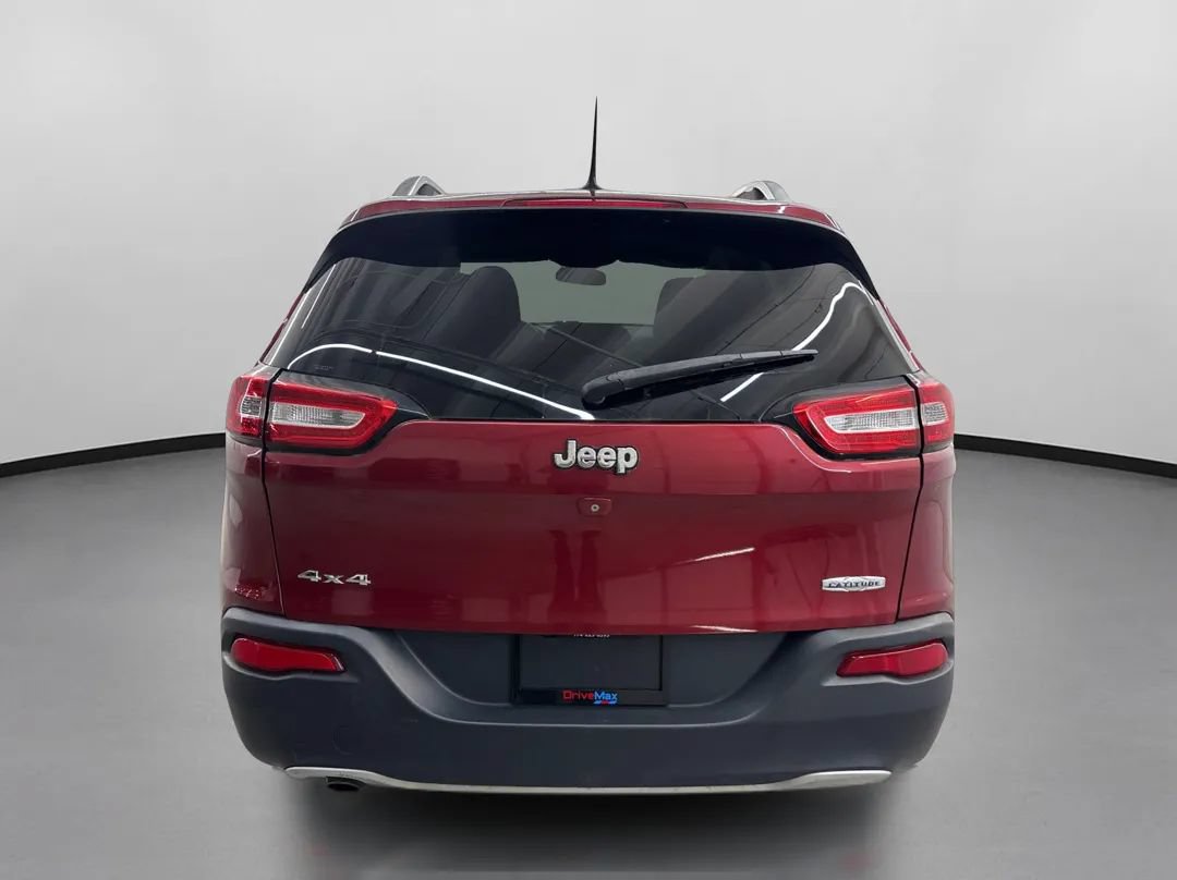 Used 2017 Jeep Cherokee Latitude AWD/4WD image 8