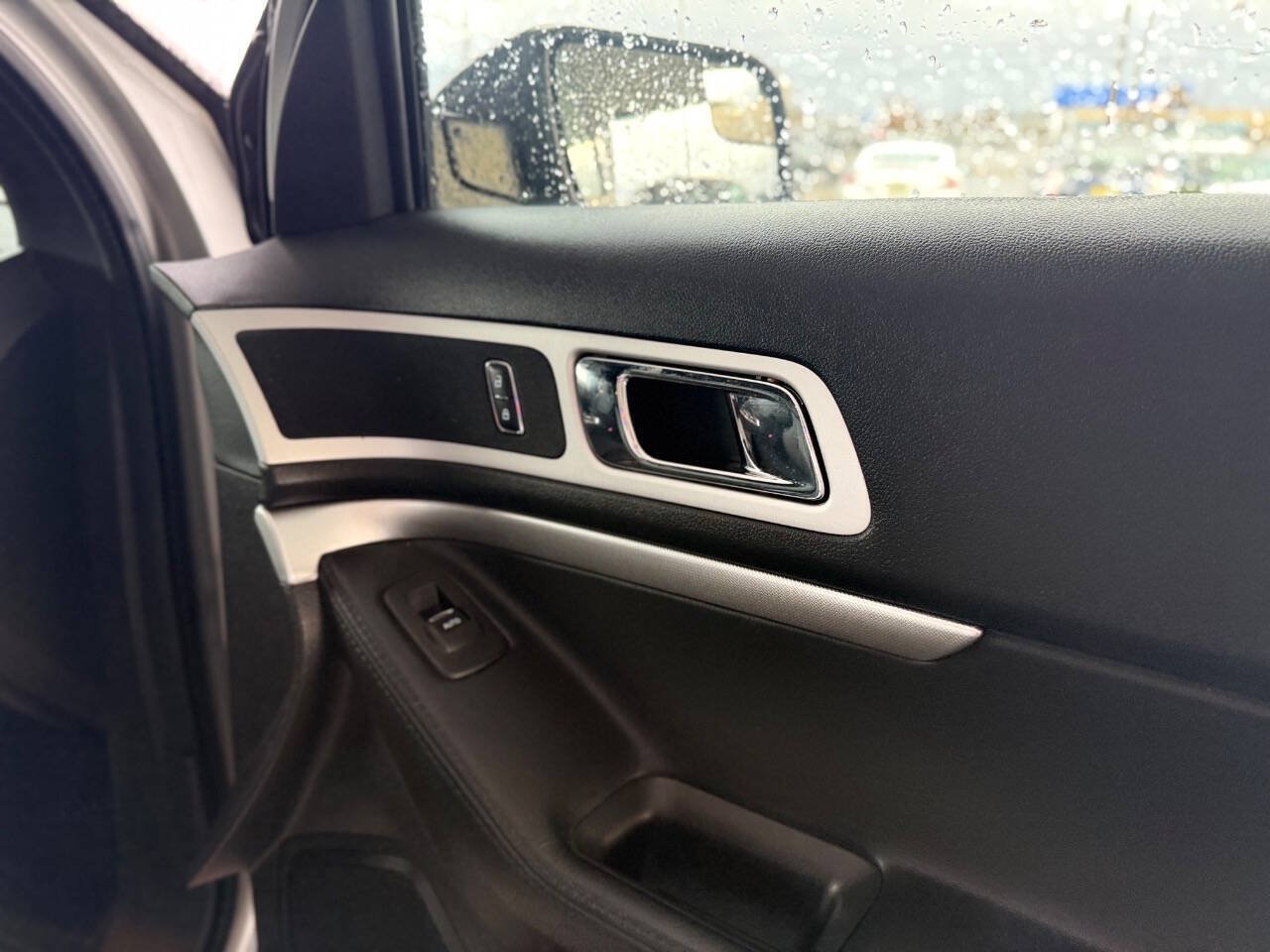 Used 2015 Ford Explorer XLT AWD/4WD image 36