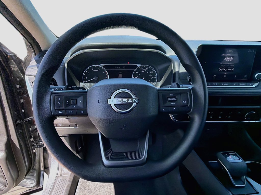 Used 2025 Nissan Rogue S FWD image 10