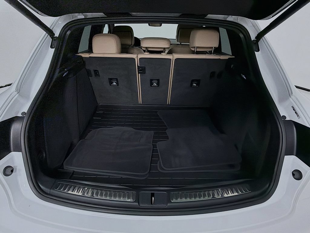 Certified 2023 Porsche Macan AWD/4WD image 27