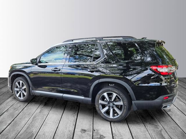 Certified 2025 Honda Pilot Touring image 3