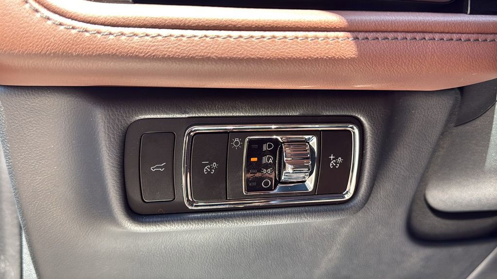 New 2026 Lincoln Aviator Reserve w/ Luxury Package RWD image 6