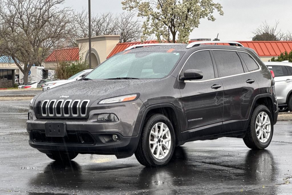 Used 2017 Jeep Cherokee Latitude FWD image 8