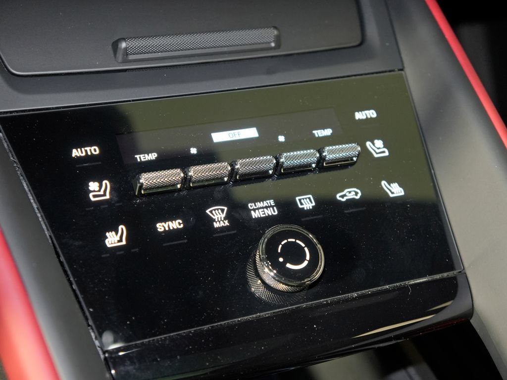 Certified 2025 Porsche Macan 4S Electric AWD/4WD image 35