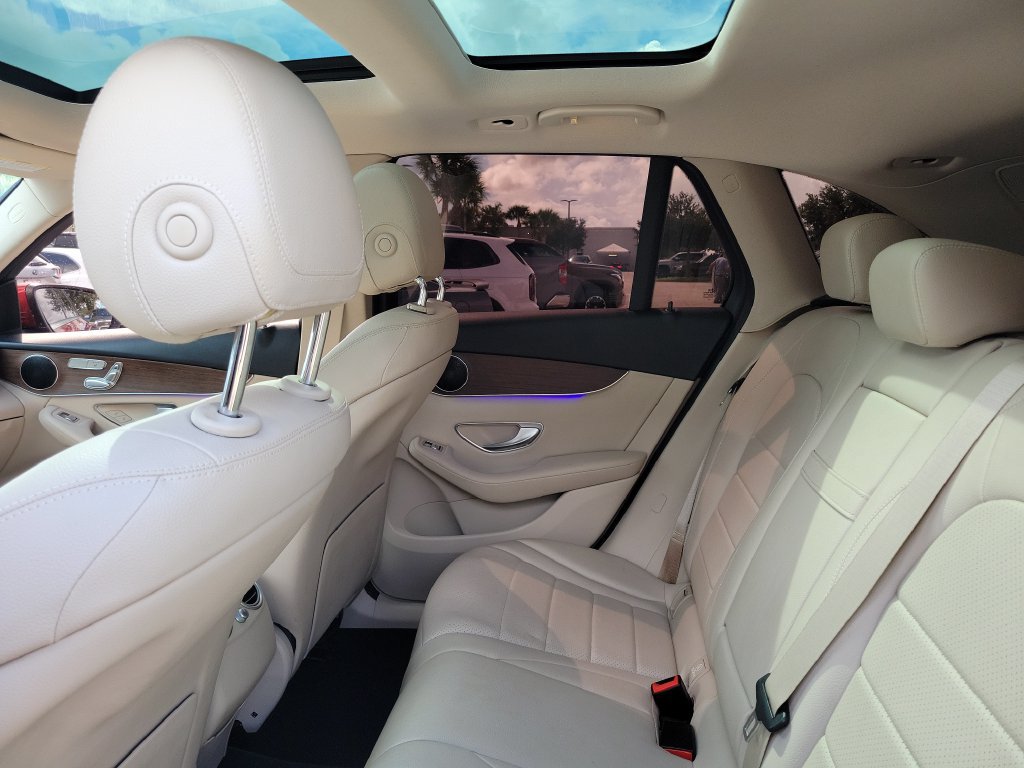 Used 2021 Mercedes-Benz GLC 300 w/ Premium Package image 23