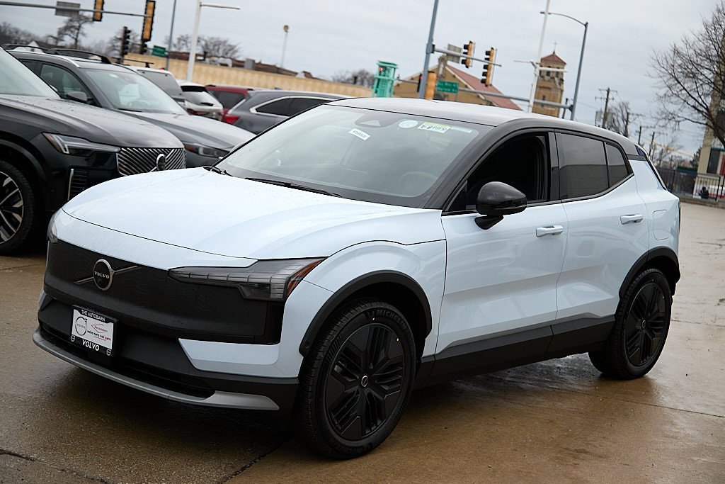 New 2026 Volvo EX30 Cross Country Ultra image 6