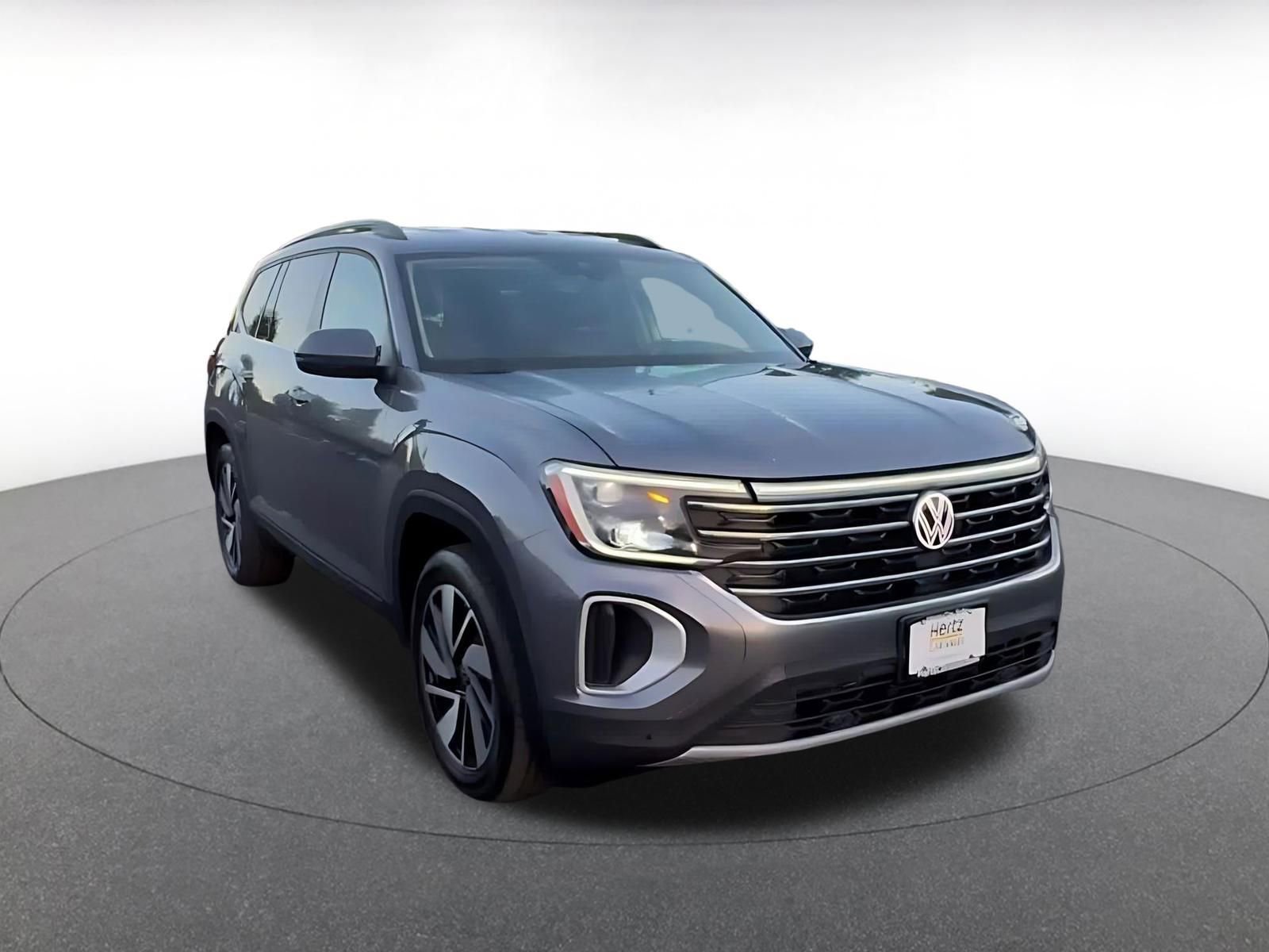 Used 2025 Volkswagen Atlas SE image 3