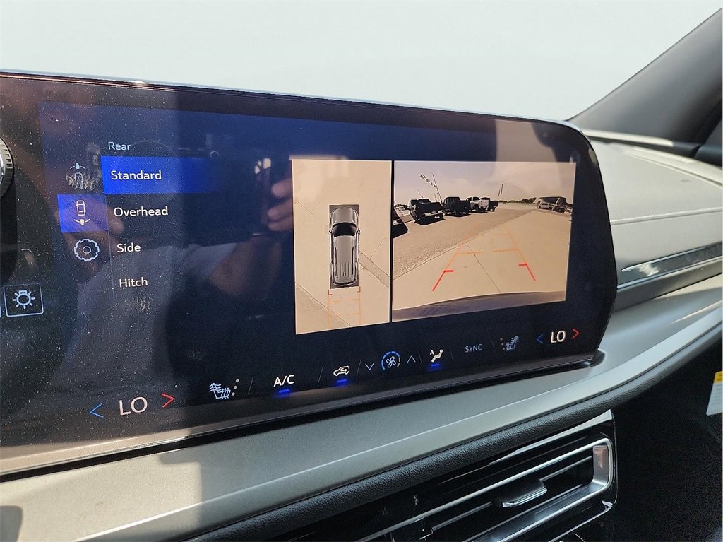 New 2025 Chevrolet Traverse LT w/ Driver Confidence Package image 24