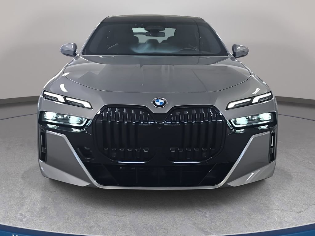 Certified 2023 BMW 760i xDrive image 3