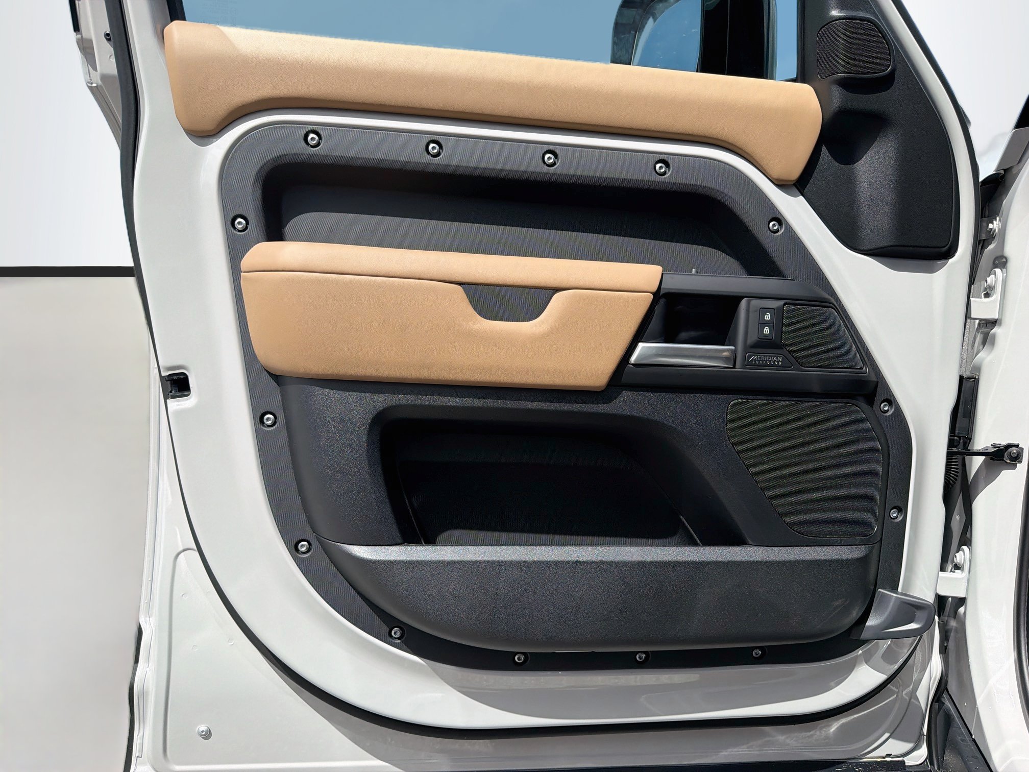 New 2026 Land Rover Defender 110 X-Dynamic SE AWD/4WD image 22