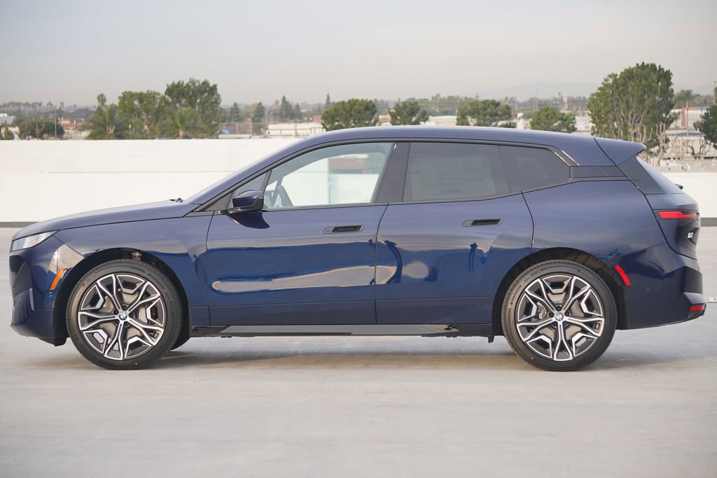 New 2026 BMW iX xDrive45 w/ Premium Package image 4