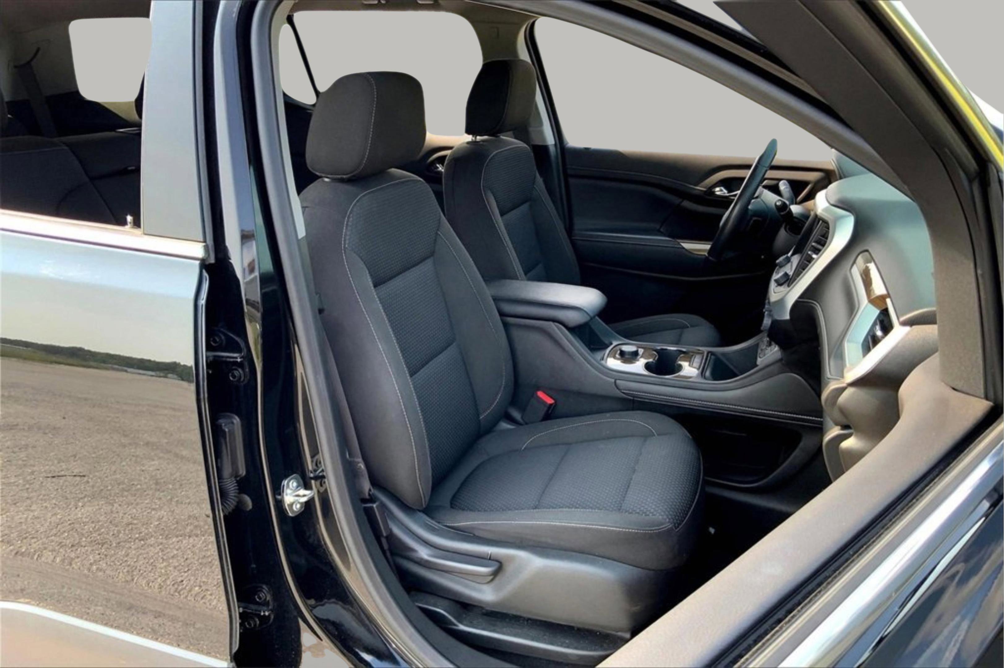 Used 2023 GMC Acadia SLE image 10