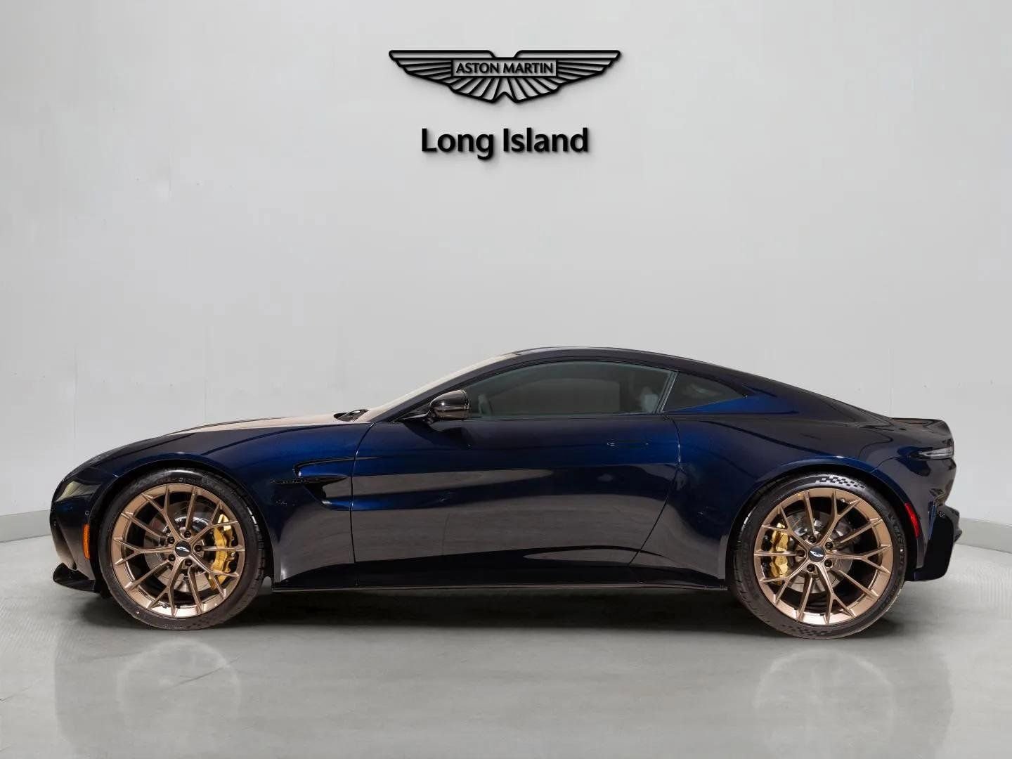 New 2026 Aston Martin V8 Vantage Coupe RWD image 5