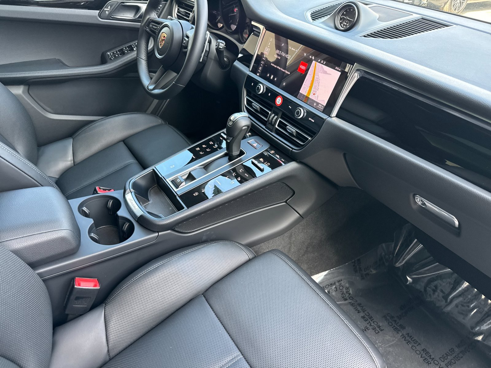 Certified 2026 Porsche Macan AWD/4WD image 18