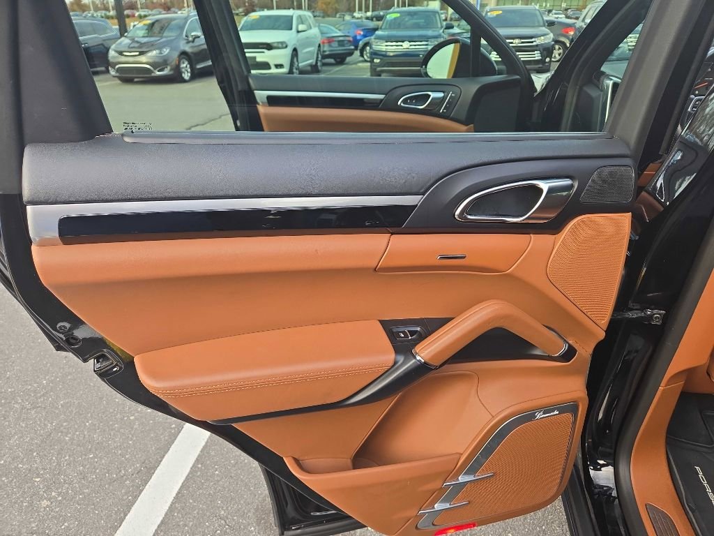 Used 2017 Porsche Cayenne Platinum Edition image 29