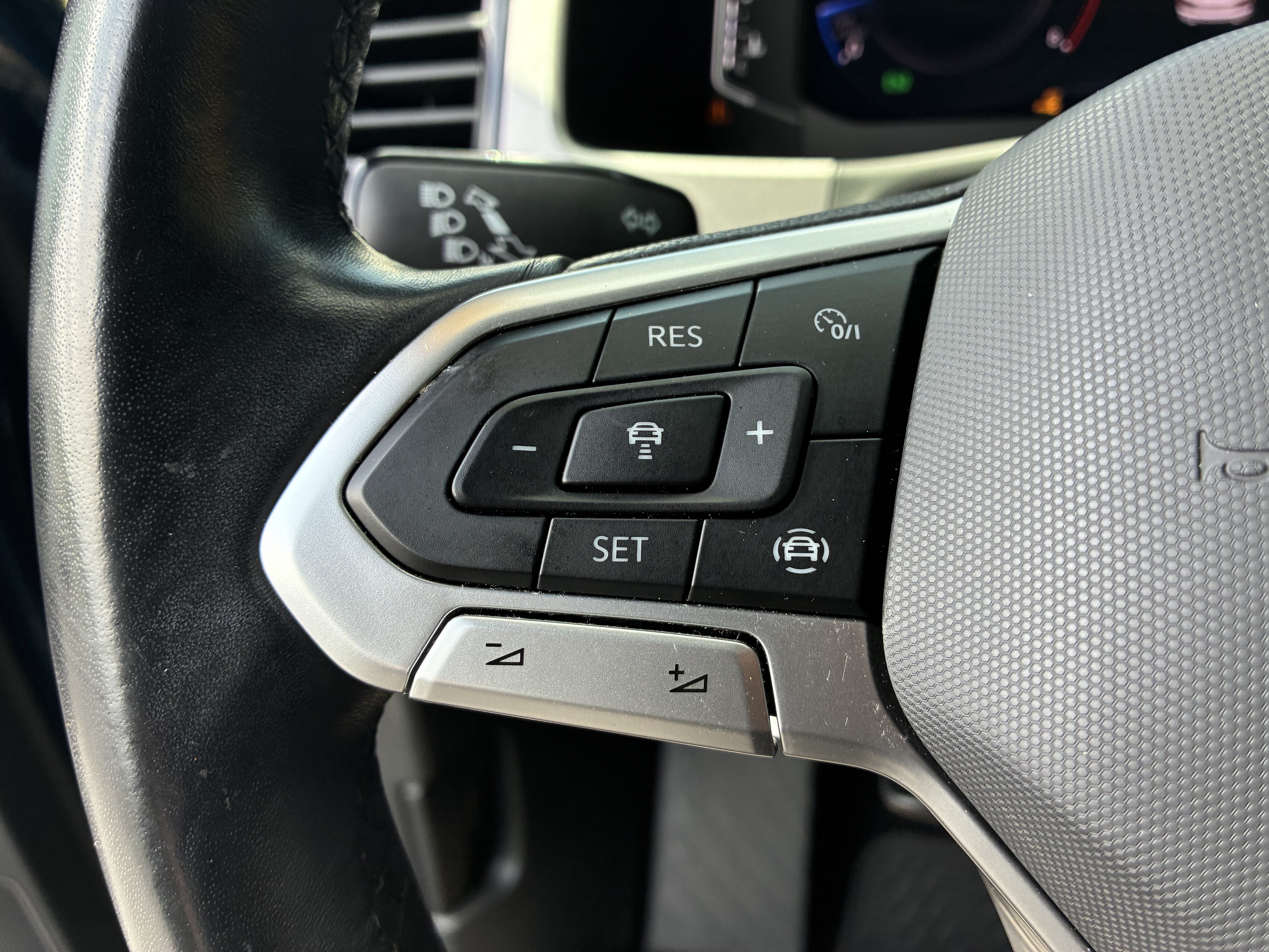 Used 2020 Volkswagen Atlas Cross Sport SEL FWD image 30