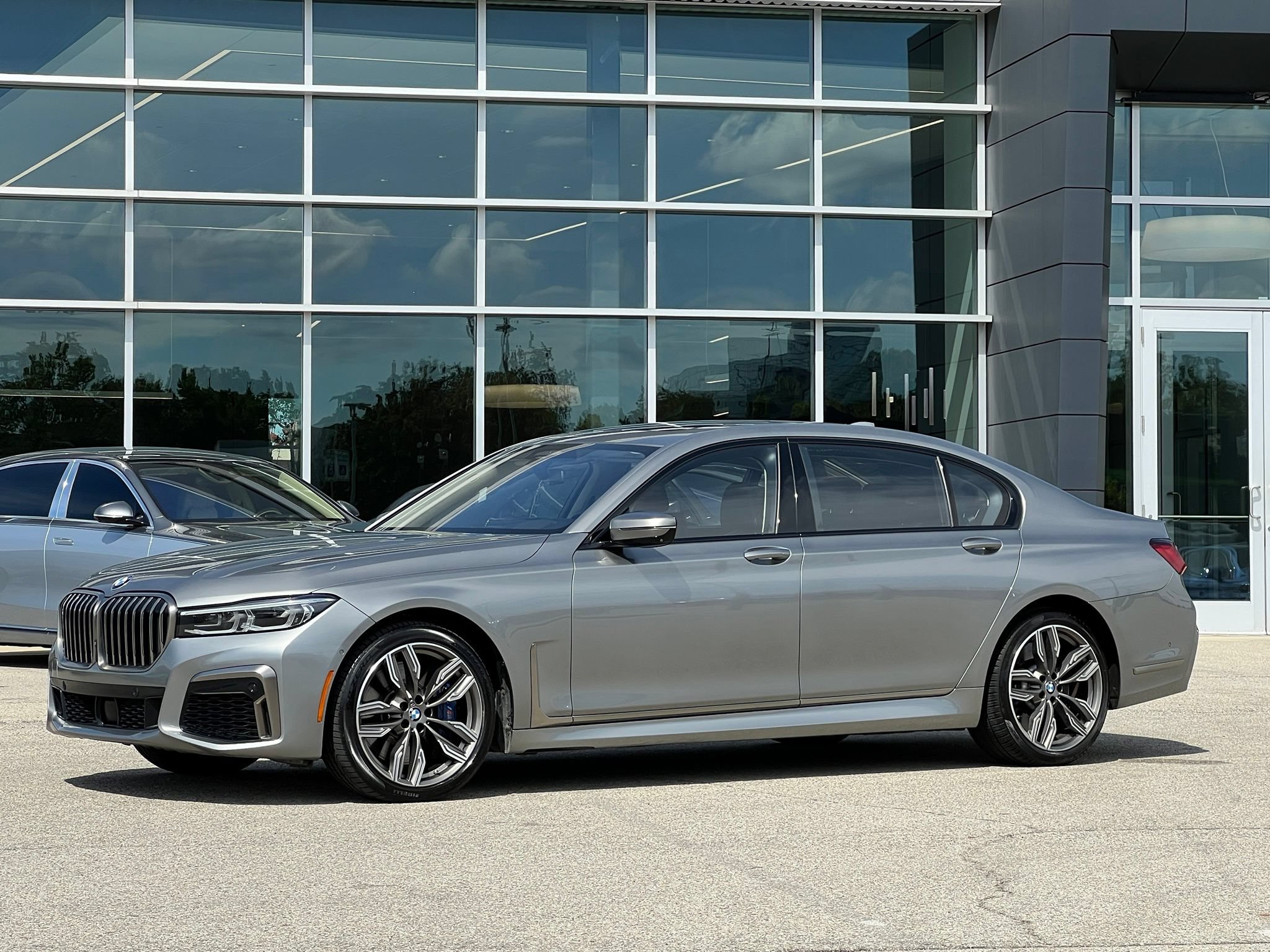 Used 2021 BMW M760i xDrive AWD/4WD image 9